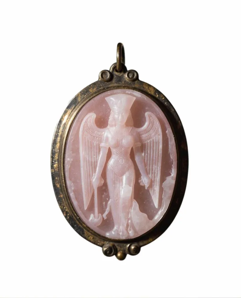 HerMJ_Rose_Quartz_Crystal_Meaning_Article_Rose_Quartz_Crystal_Egyptian_Isis_Amulet