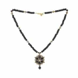 Halskette mit schwarzen Sternen - HerMJ.com