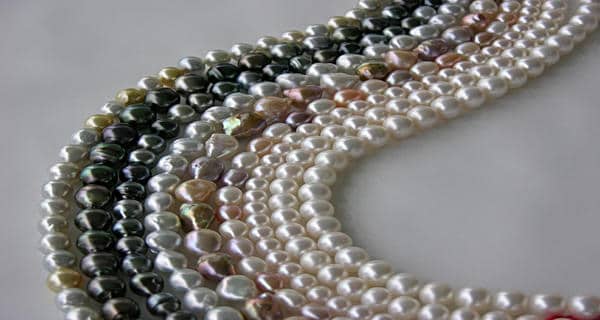 How To Wear pearls Using colorful Pearl options supporting classic to modern styles