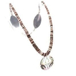 Seashell Pendant Necklace - Right
