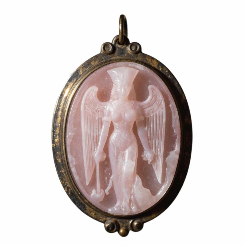 HerMJ_Rose_Quartz_Crystal_Meaning_Article_Rose_Quartz_Crystal_Egyptian_Isis_Amulet